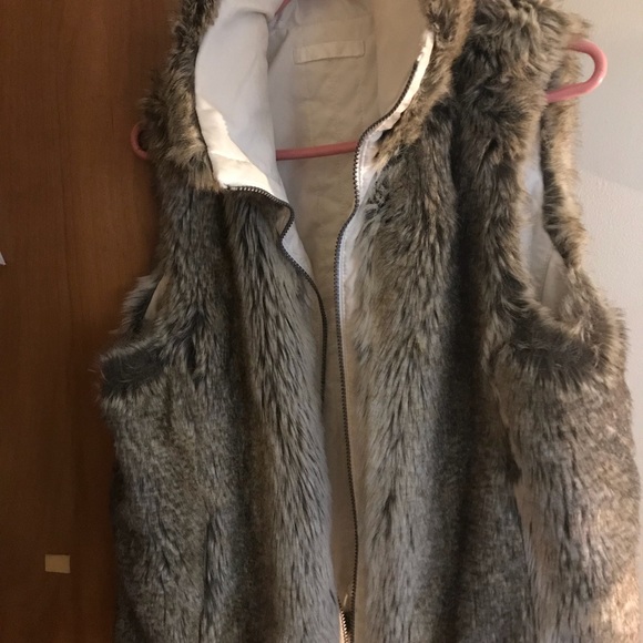 Not The Same Faux Fur Vest - Picture 2 of 2